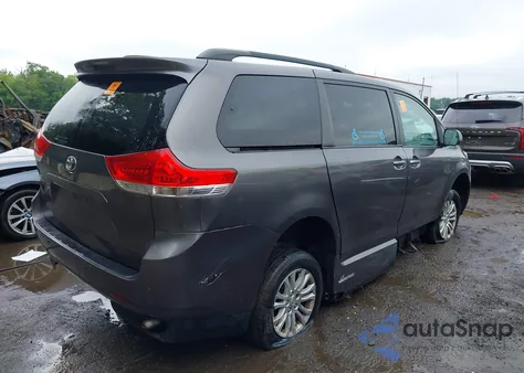 2014 Toyota Sienna Xle/Limited z USA, uszkodzony, nr VIN 5TDYK3DC9ES438667